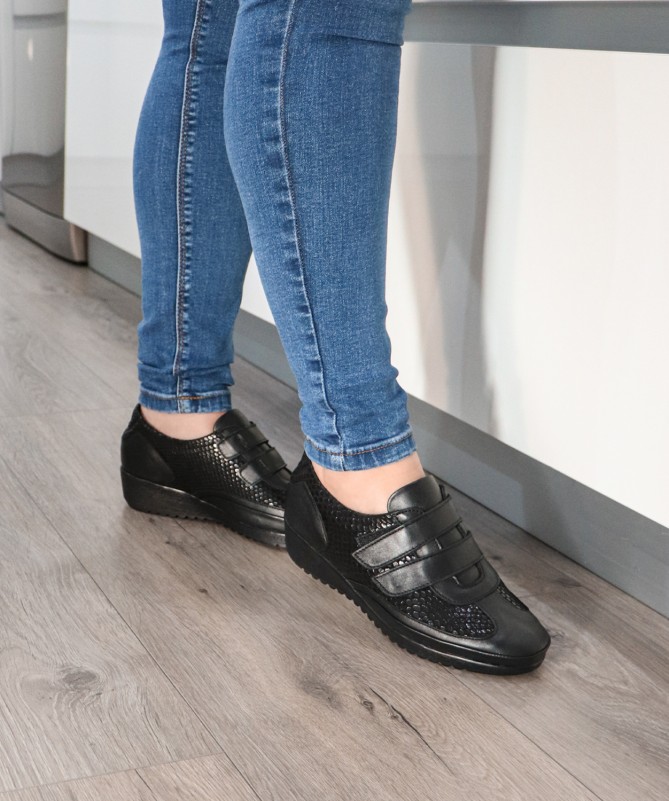 Ginova Women's Shoes with Double Velcro Stripe