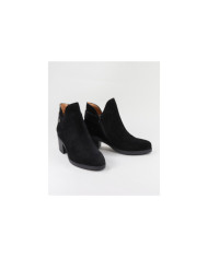 Ginova Women's Boots with Clasp