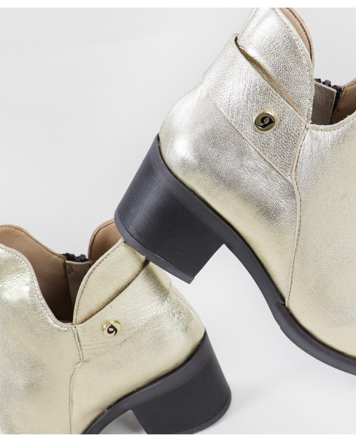 Ginova Woman Boots with Metalized Effect
