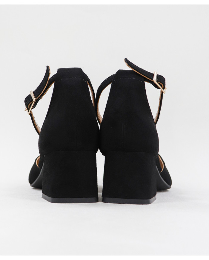 Lady Ginova Shoes with Adjustable Strip