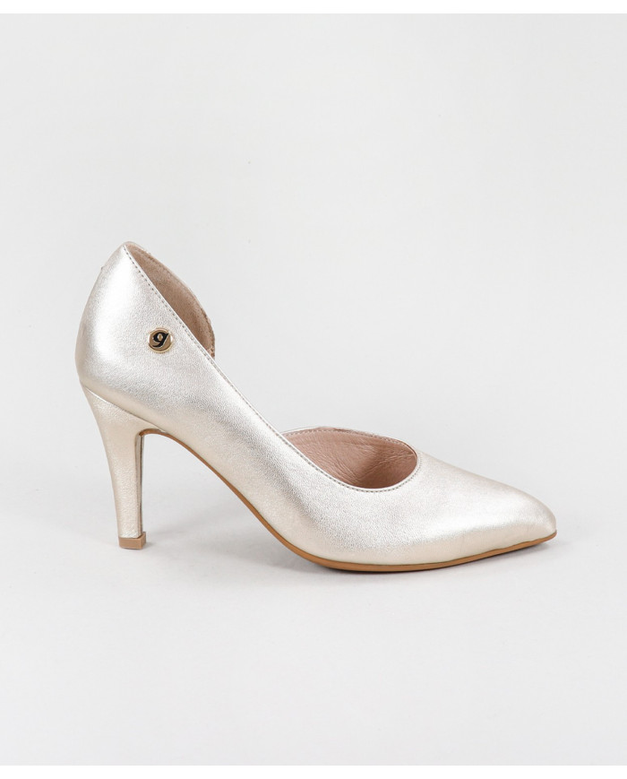 Stilettos by Madame Ginova with Elegant Cut