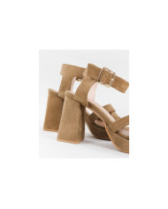 Sandals by Senhora Ginova with Tacão Largo