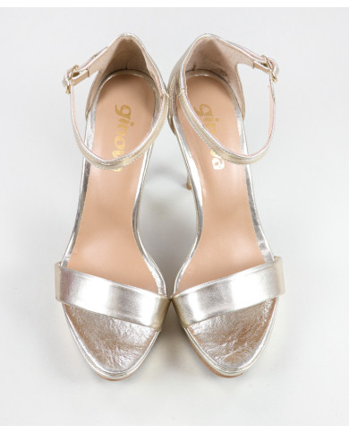 Elegant Sandals of Lady Ginova