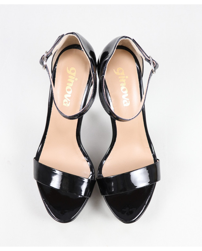 Elegant Sandals of Lady Ginova