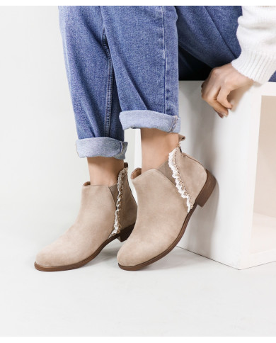 Botas Planas Ginova con Cordón y Elástico