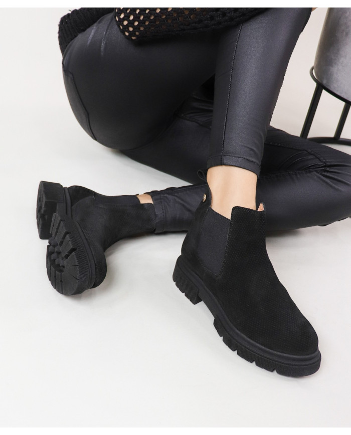 Ms. Ginova's Boots with Elastic in the Laterals