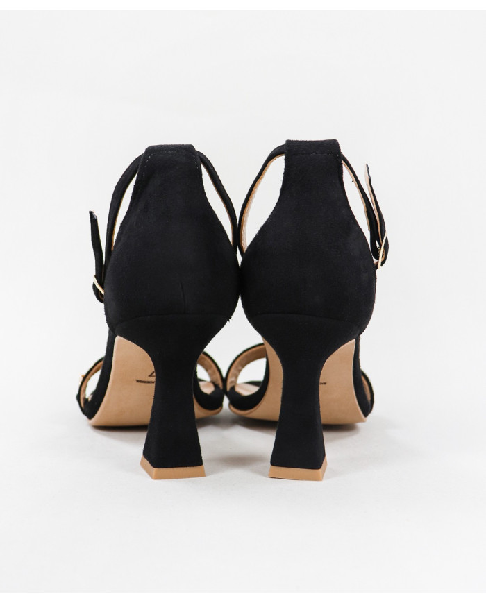 Sandals by Senhora Ginova with Tira Decorated