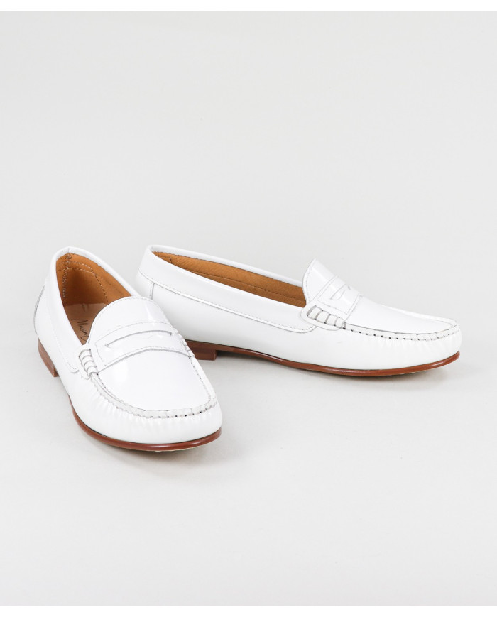 Mocasines de Mujer Ginova con Acabado Barnizado