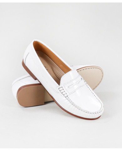 Mocasines de Mujer Ginova con Acabado Barnizado