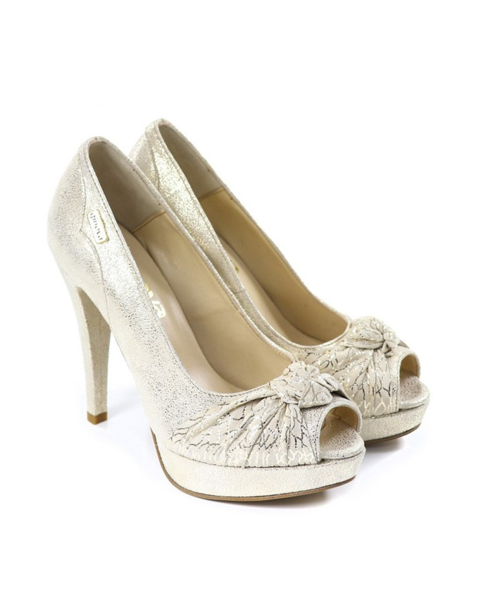 Elegant Ladies Golden Shoes with Nó Ginova