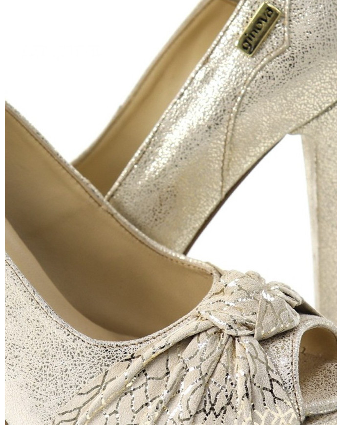Elegant Ladies Golden Shoes with Nó Ginova