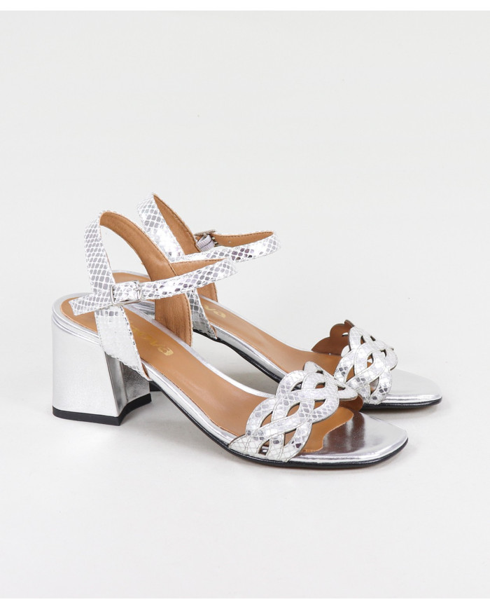 Sandals by Senhora Ginova with Tira Decorated