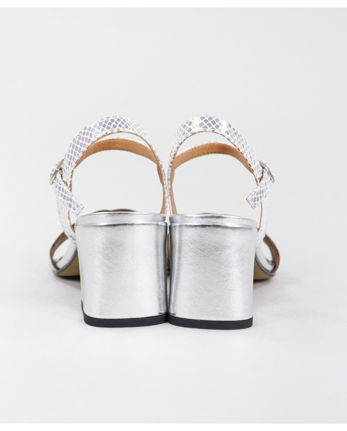 Sandals by Senhora Ginova with Tira Decorated
