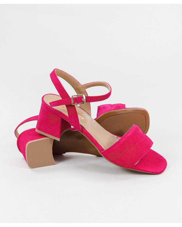 Sandals by Senhora Ginova with Tira Pillow