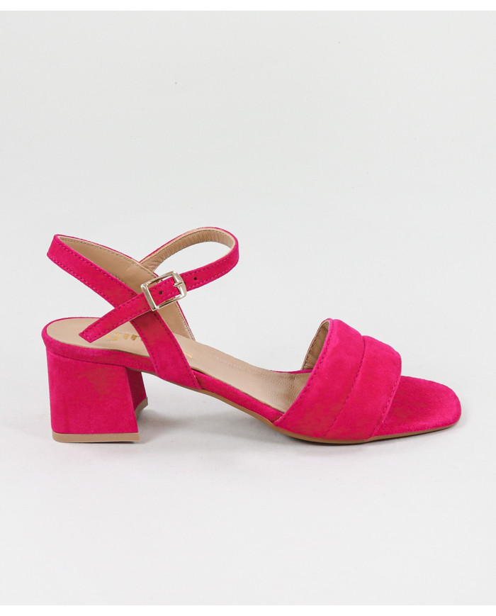 Sandals by Senhora Ginova with Tira Pillow