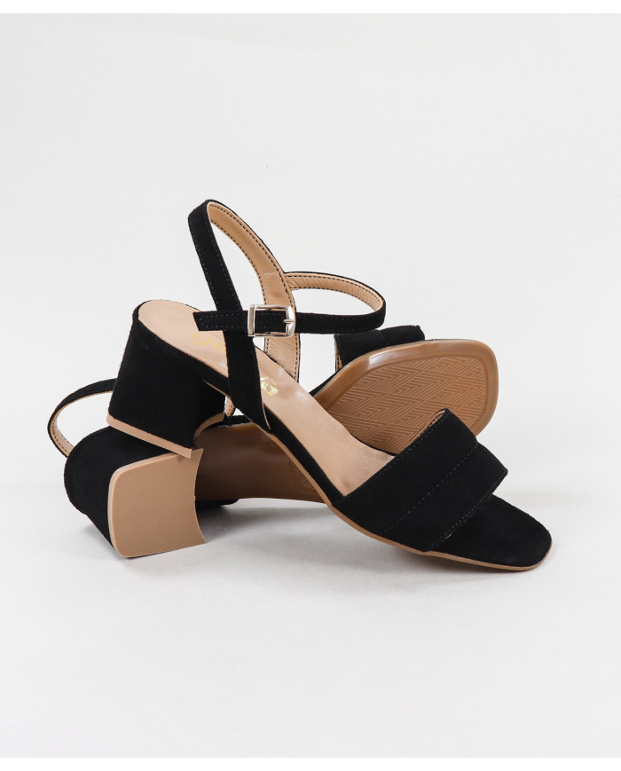 Sandals by Senhora Ginova with Tira Pillow