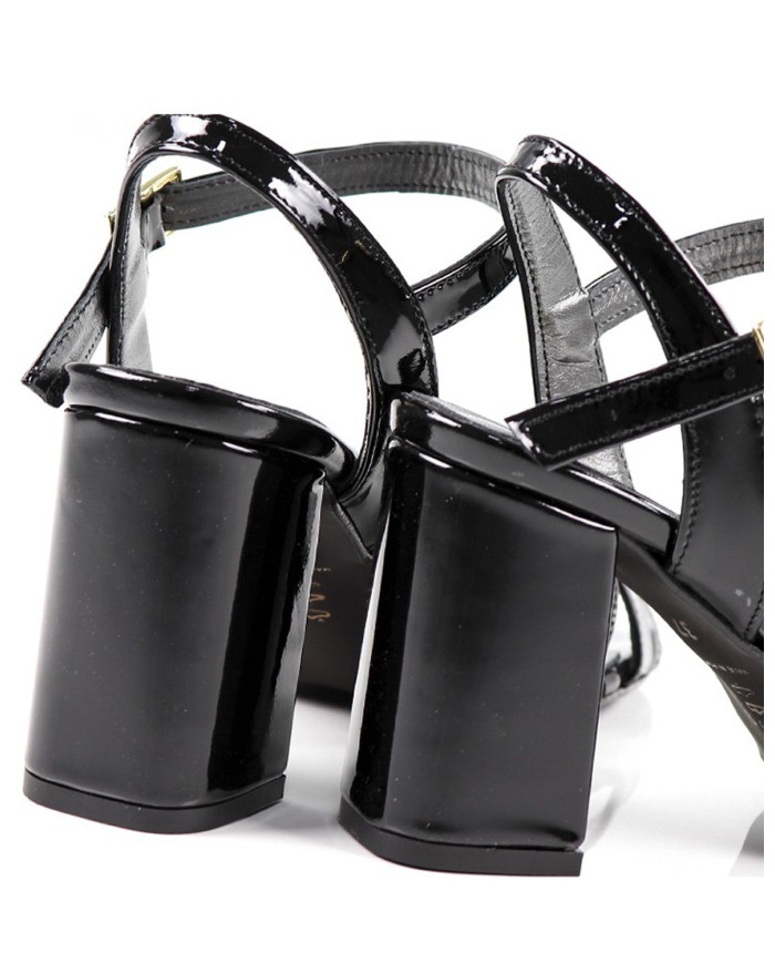 Sandalias de Lady en Tacão Quadrado de Verniz Ginova