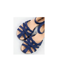 Lady Ginova Sandals with Cross Strips in Camurça