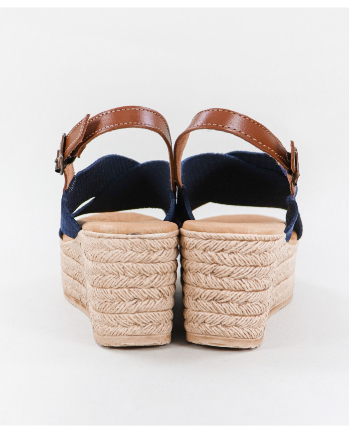 Ladies Sandals in Cunha with Cross Strips