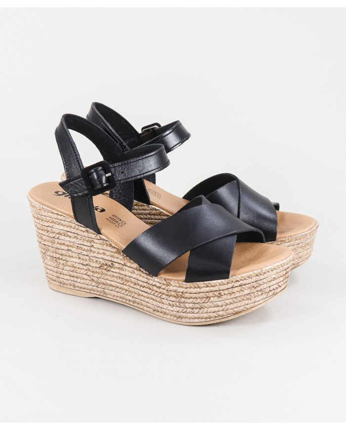 Ladies Sandals in Cunha with Cross Strips