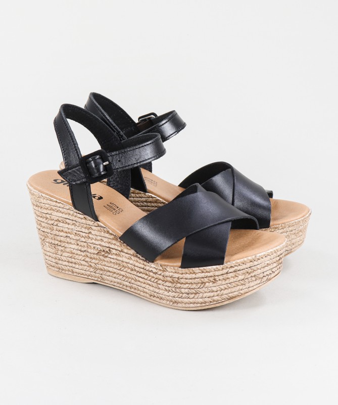 Women's Sandals with Crossed Strips