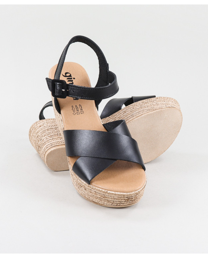 Ladies Sandals in Cunha with Cross Strips