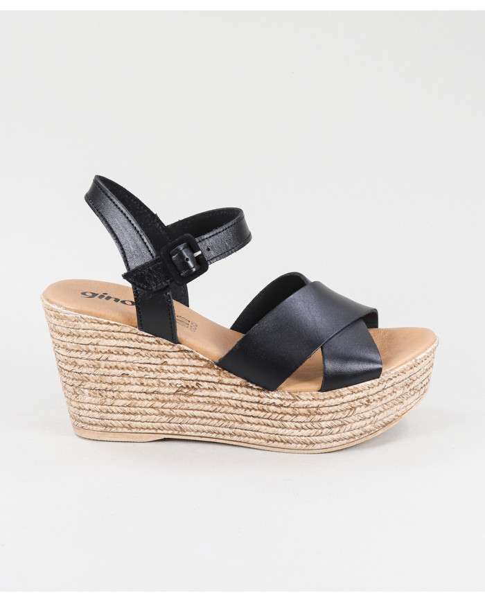 Ladies Sandals in Cunha with Cross Strips