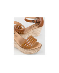 Ladies Sandals in Cunha with Strip Pillow