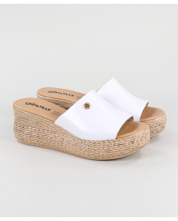 Ladies Slippers in Practical Wedge