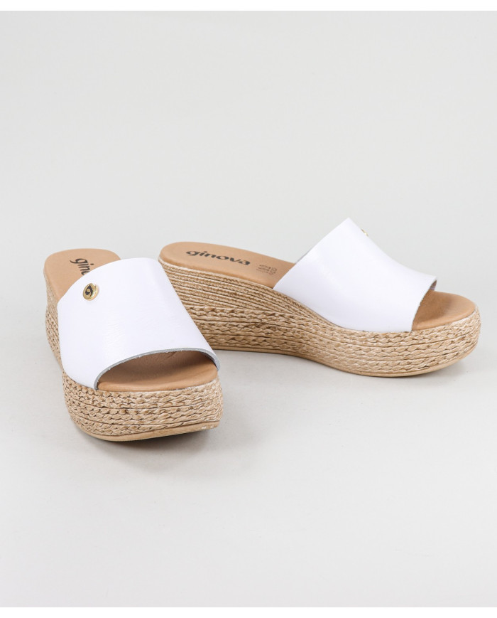 Ladies Slippers in Practical Wedge