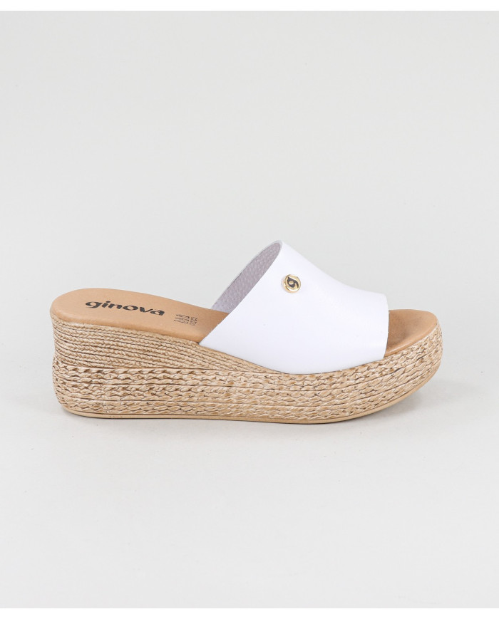 Ladies Slippers in Practical Wedge