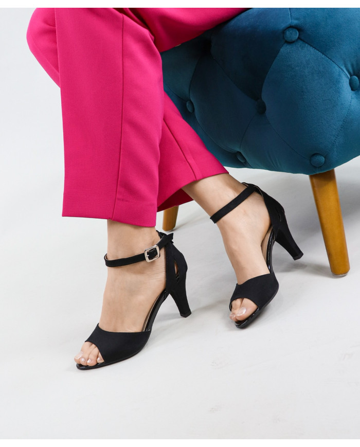 Lady Ginova Sandals with Adjustable Strip