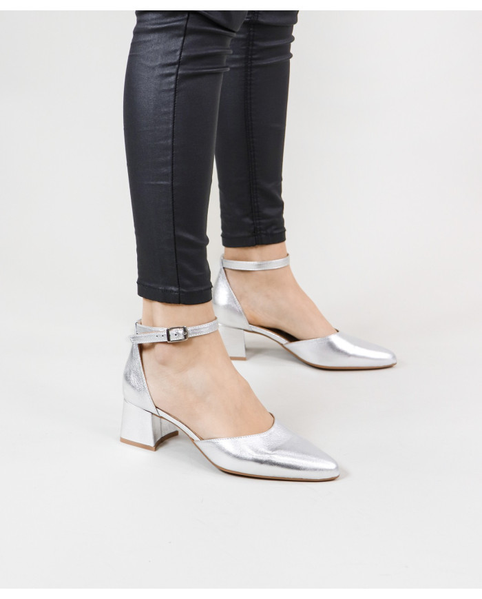 Lady Ginova Shoes with Adjustable Strip