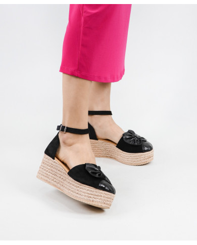 Sandals by Senhora Ginova with Laço