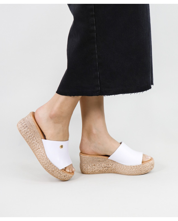 Ladies Slippers in Practical Wedge
