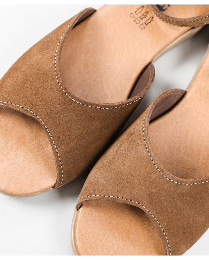 Lady Ginova sandals with Adjusting Strip