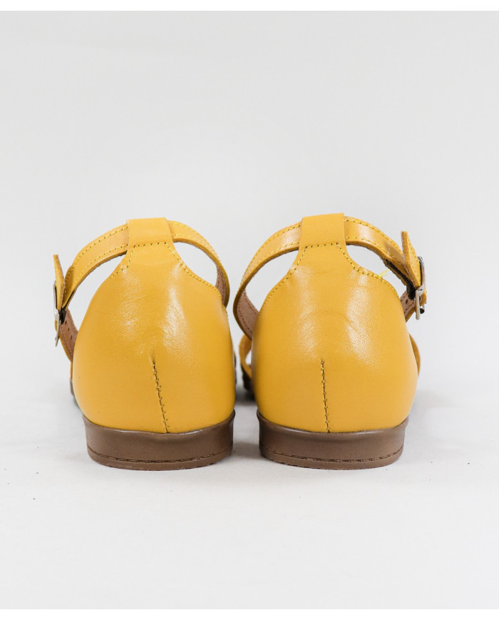 Sandals by Senhora Ginova in Camurça