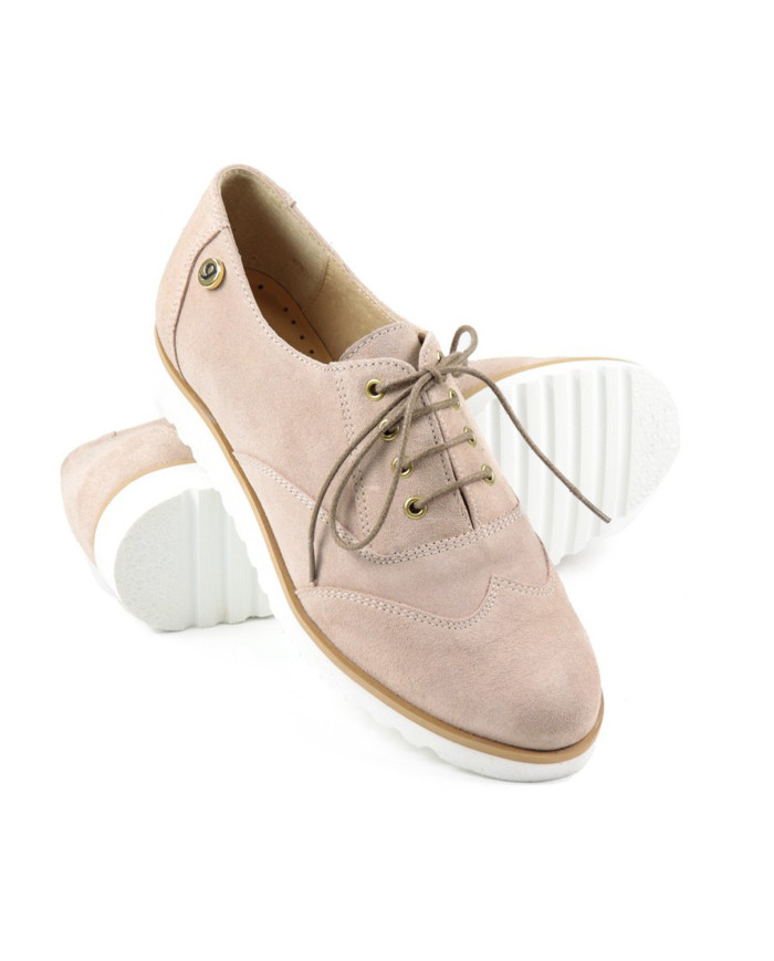 Los zapatos bajos de Lady Ginova con azulejos blancos