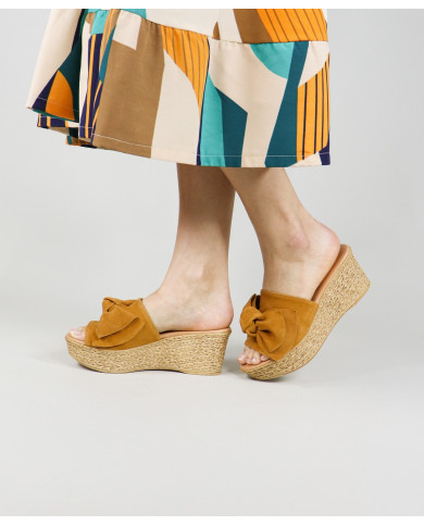 Women's Camel Slippers in Cunha with Lace