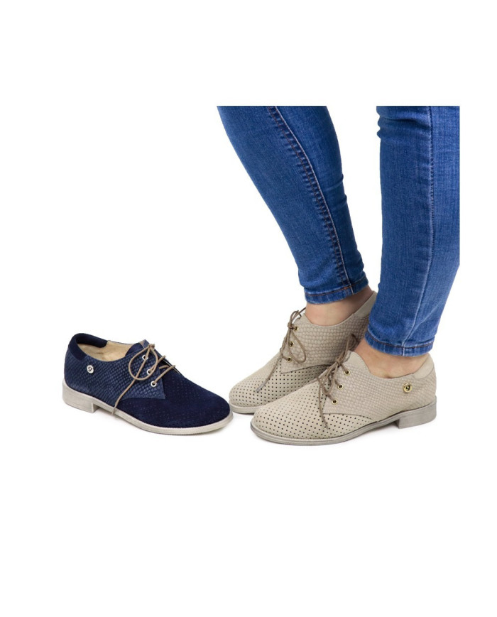 Zapatos bajos de Señora Perforada