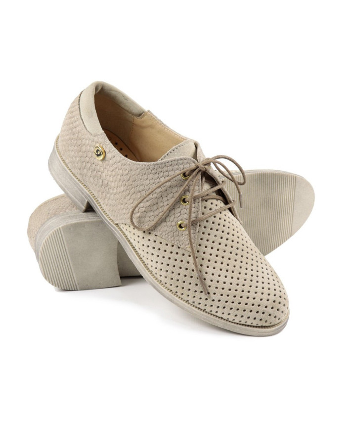 Zapatos bajos de Señora Perforada