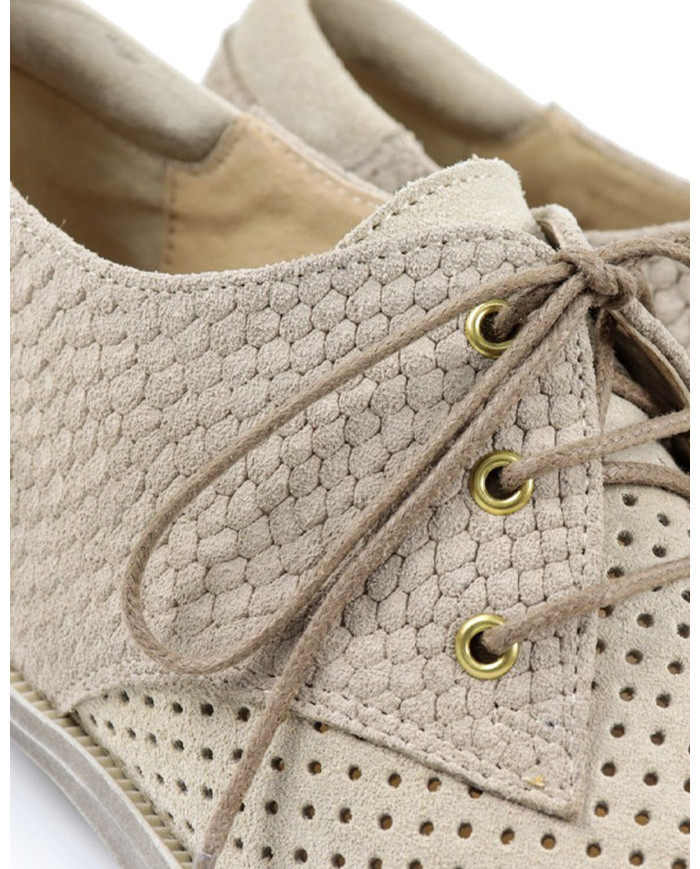 Zapatos bajos de Señora Perforada