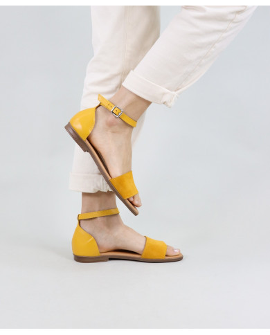 Sandals by Senhora Ginova in Camurça