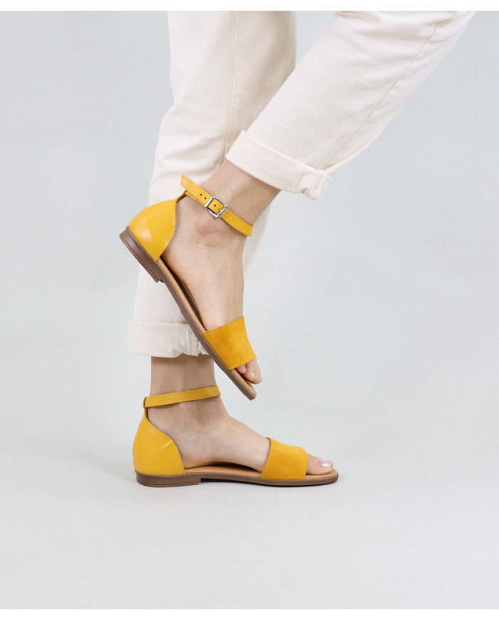 Sandals by Senhora Ginova in Camurça