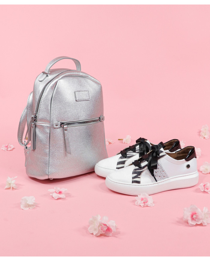 Mochila de Senhora Prata com Bolso Frontal