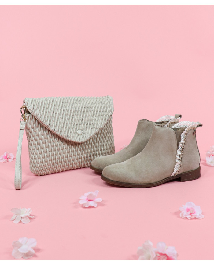 Clutch Bege de Senhora com Relevo