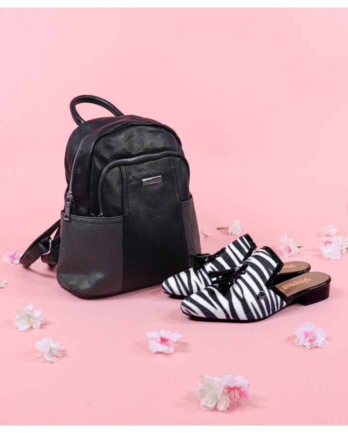 Mochila Preta de Senhora com Bolsos Laterais