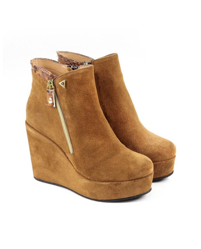 Women's Camel Boots in Cunha with Fechos Ginova