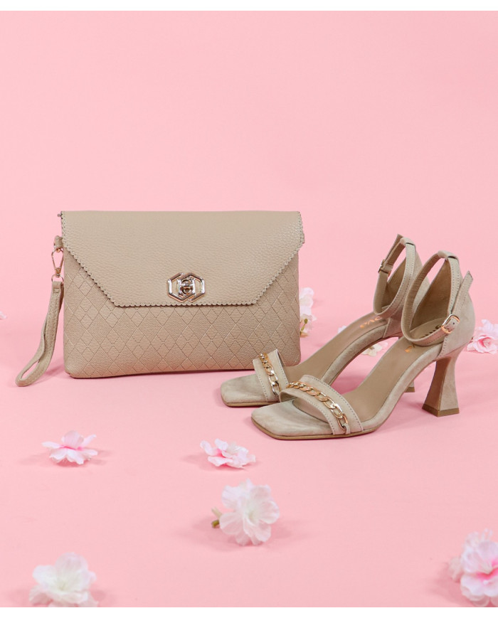 Clutch Taupe de Señora con Relievo