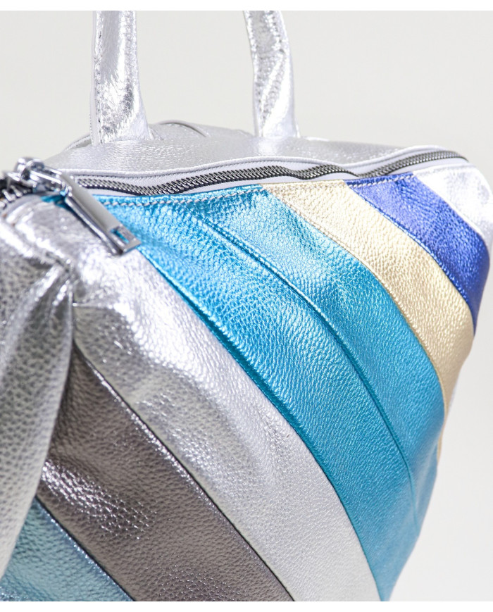 Mochila Prata de Senhora com Acabamento Metalizado